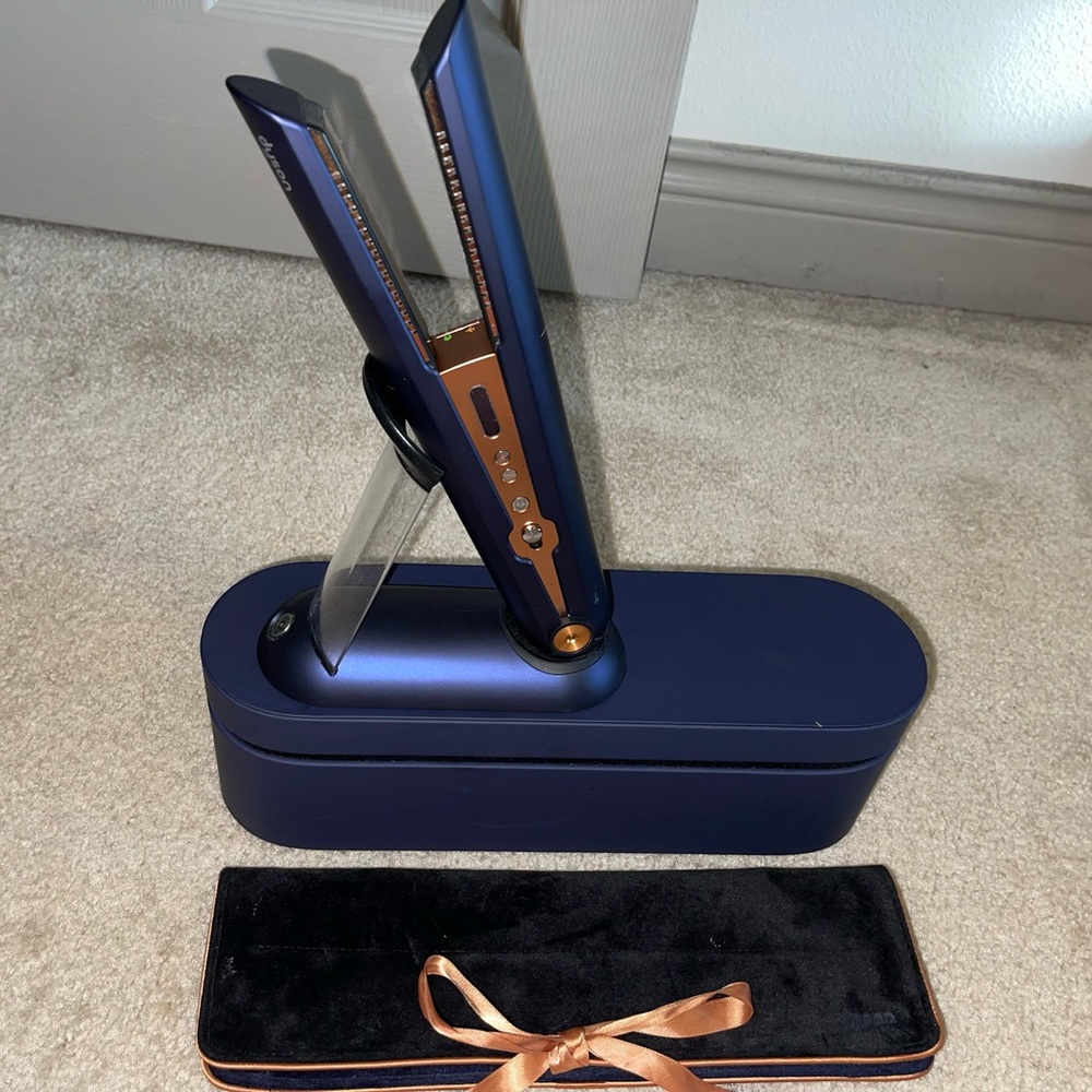 Black Friday sale 🔥 Dyson Corrale Straightener